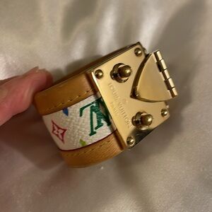 Louis Vuitton x Murakami Koala bracelet 
EUC Full set with price tag on back